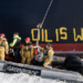 Greenpeace activists demonstrate in the Fehmarn Belt with a RHIB (rigid-hull inflatable boat) against oil imports from Russia, which help finance Putin's war in Ukraine. The activists paint "OIL IS WAR" on the side of the tanker “Stamos”, that delivers crude oil from the Russian Baltic port of Ust-Luga to Rotterdam.
Greenpeace-Aktivistinnen und -Aktivisten demonstrieren im Fehmarnbelt in einem Schlauchboot gegen Ölimporte aus Russland, die zur Finanzierung von Putins Krieg in der Ukraine beitragen. Die Aktivisten malen"OIL IS WAR" auf die Seite des Tankers "Stamos", der Rohöl aus dem russischen Ostseehafen Ust-Luga nach Rotterdam liefert.